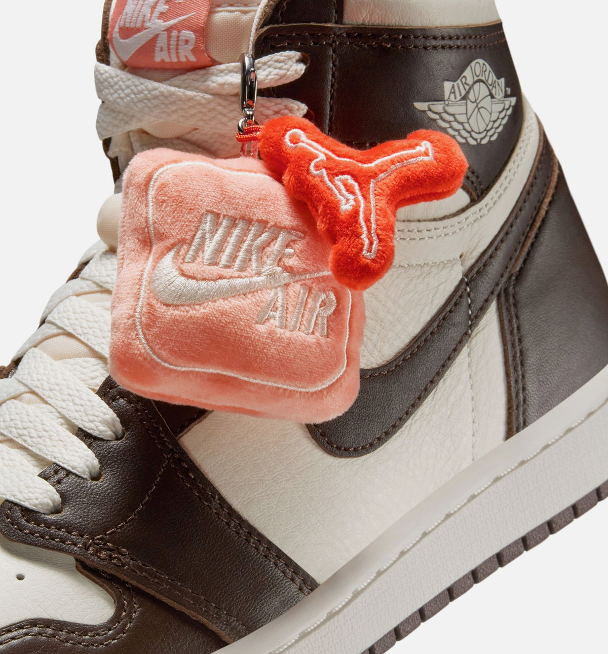 Air Jordan 1 Retro High OG Baroque Brown | Women's Lifestyle Shoe | Baroque Brown/Pale Vanilla/Sail