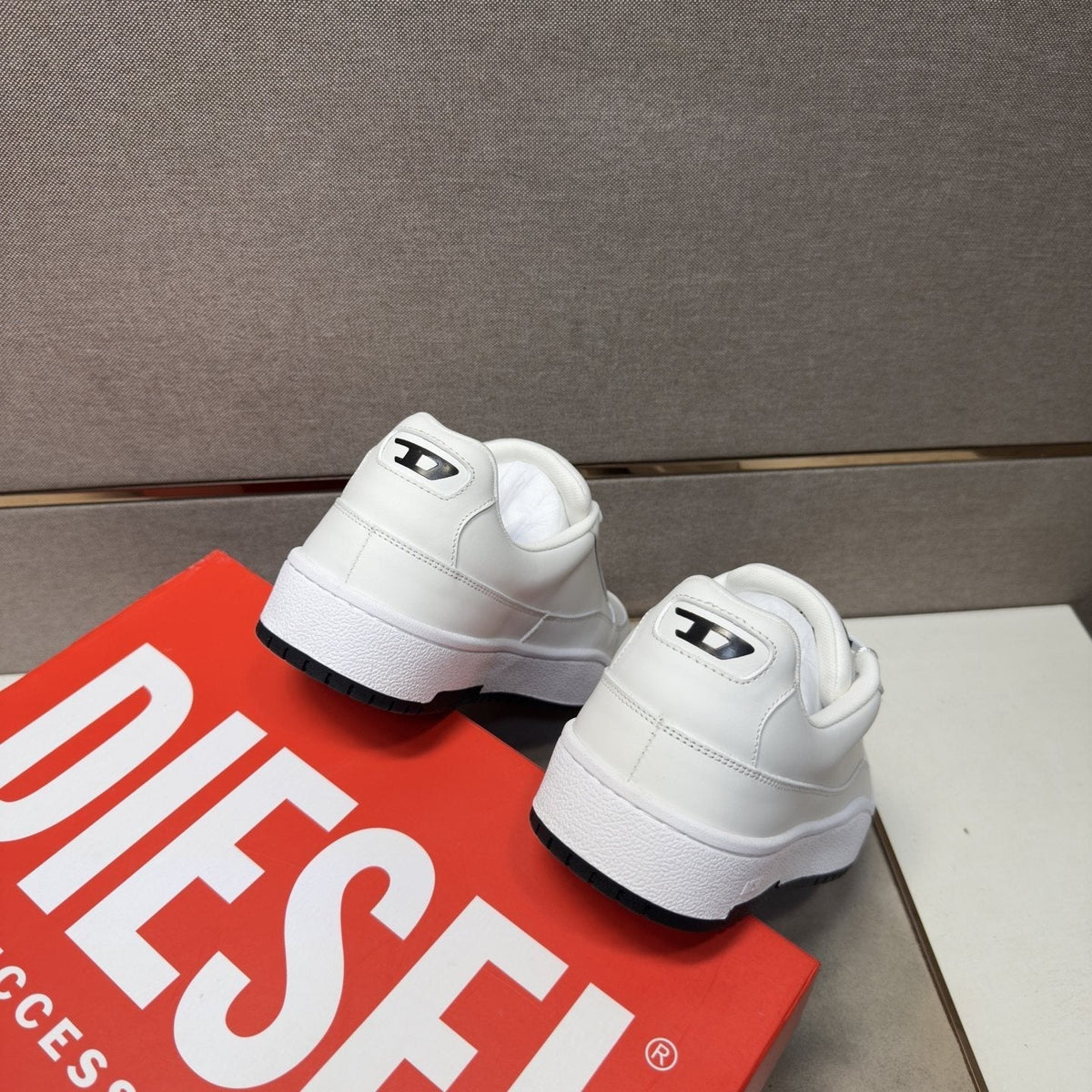 Diesel Men's White and Black Low-Top Sneakers