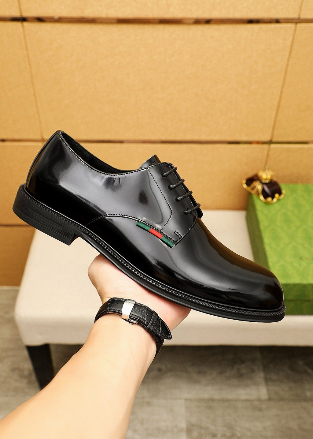 GUCCI Stripe Lace-Up Dress Shoes